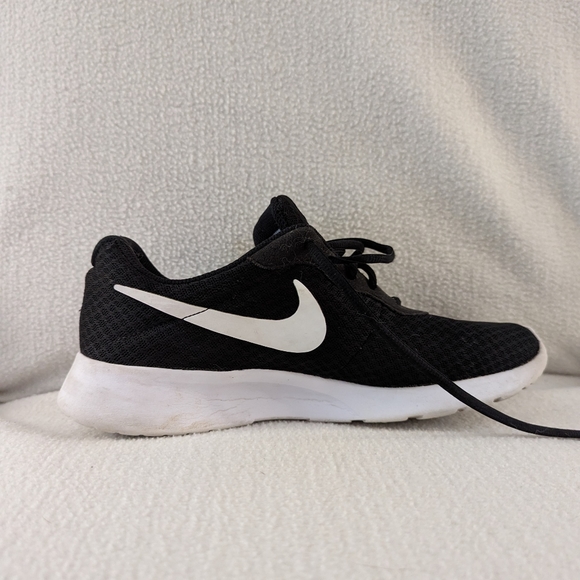 Nike Shoes - Nike Tanjun Women's Sneakers Black/White Size 9